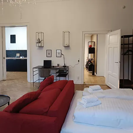Apartment Lio Design Balkon Netflix