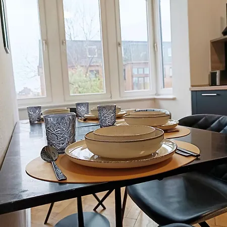 Lio Design Balkon Netflix Apartment *