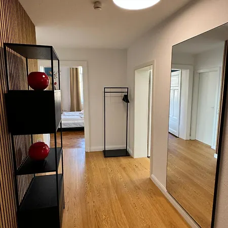 Apartment Lio Design Balkon Netflix